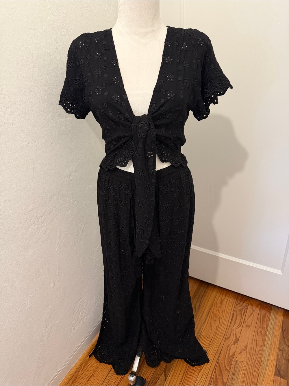 Surf Gypsy Black Eyelet Tie-Front Wide Leg PANT &  Top SET